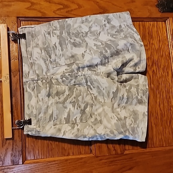 Code Bleu shorts - Picture 3 of 6